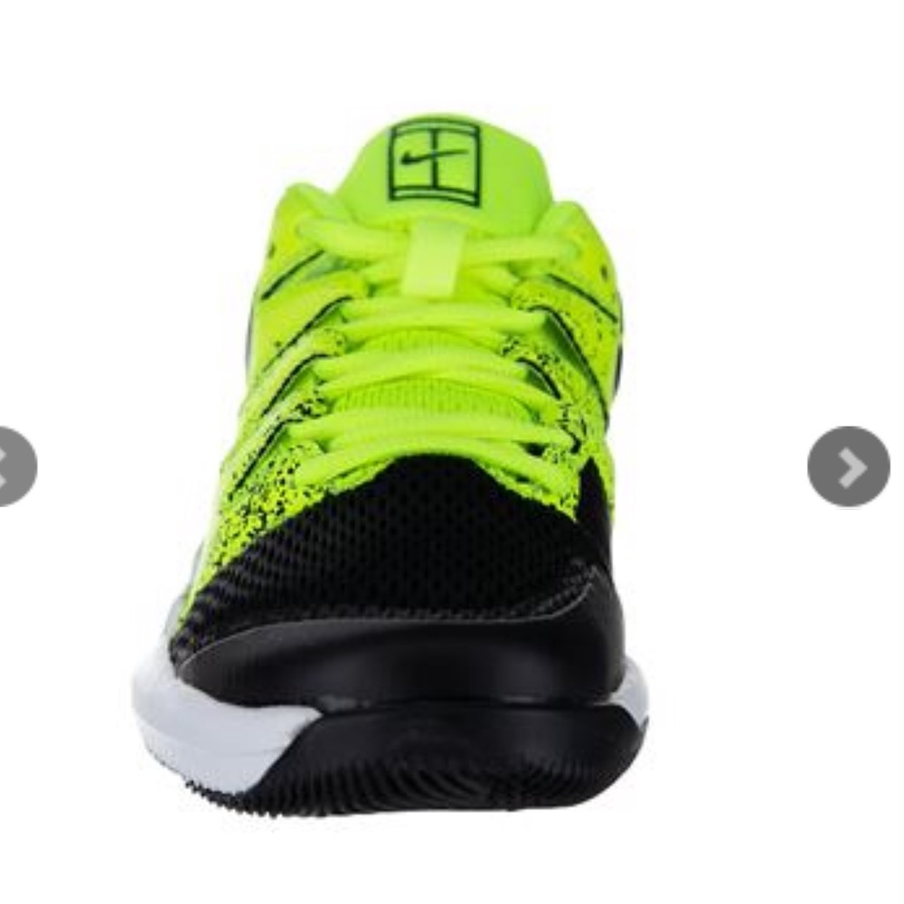 Nike Junior Court Vapor X Tennis Shoe big kid 4.5